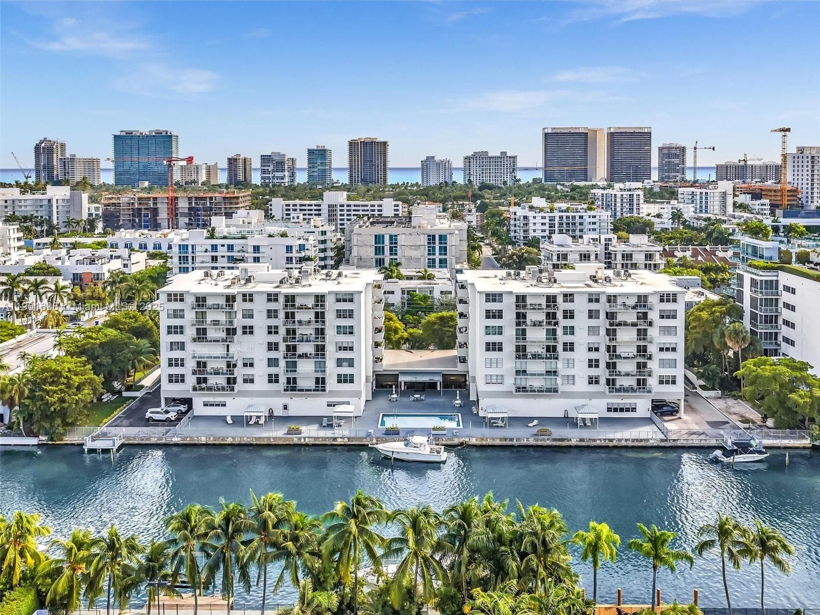 10000 Plaza Condo